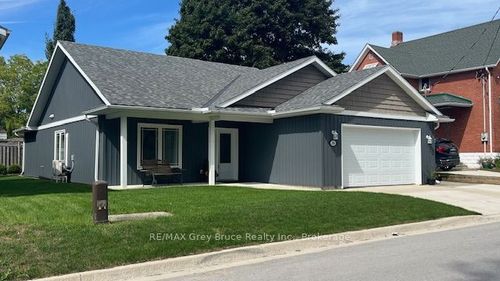 {{alt}} | Card Image