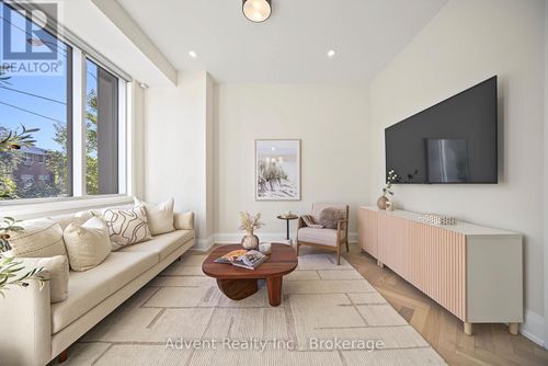 3-18 Greenbriar Rd, North York, ON, M2K0G7 | Card Image