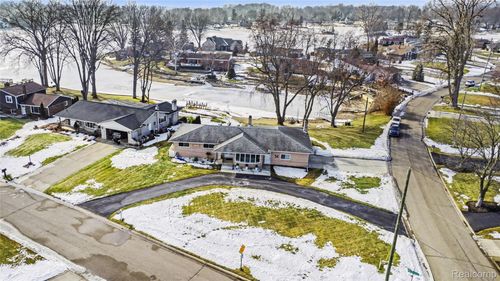 551 Berry Patch Ln, White Lake, MI, 48386-2006 | Card Image