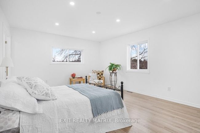 19285B County Rd, House other with 4 bedrooms, 2 bathrooms and 8 parking in Dunvegan ON | Image 19