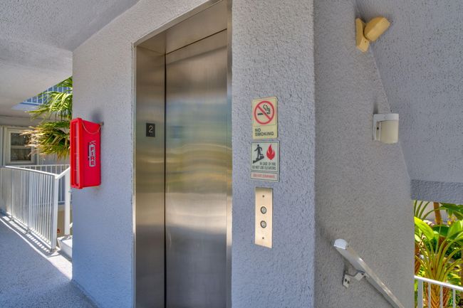 Elevator 1 of 2 in building | Image 27