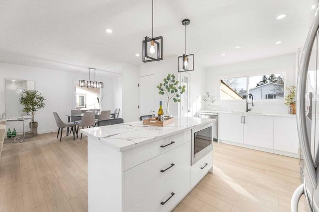 471 Cedarpark Dr Sw, House other with 5 bedrooms, 3 bathrooms and 1 parking in Calgary AB | Image 10
