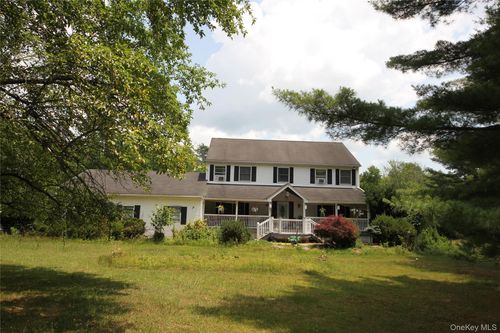 825 Peenpack Trl, Sparrow Bush, NY, 12780-5122 | Card Image