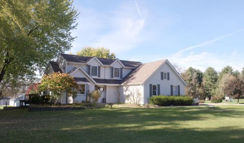 W360S2729 Scuppernong Dr, Dousman, WI, 53118-9628 | Card Image