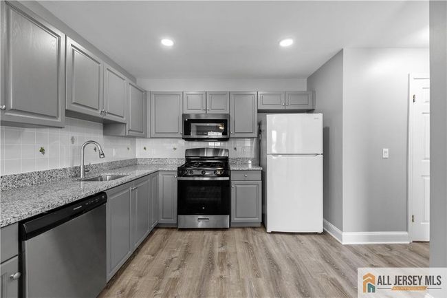142 Lackland Ave, Townhouse with 2 bedrooms, 3 bathrooms and null parking in Piscataway NJ | Image 14