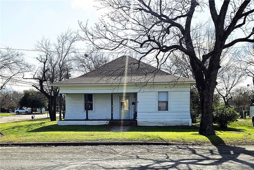 402 W Yeagua Street, Groesbeck, TX, 76642 | Card Image