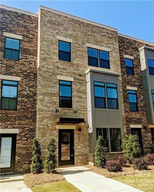 657 Uwharrie River Rd, Charlotte, NC, 28211-1790 | Card Image