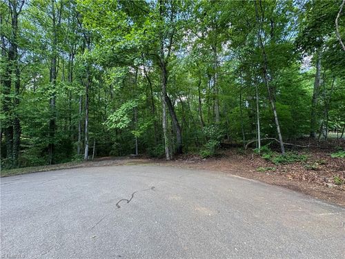 5504 Folkstone Rd, Pfafftown, NC, 27040-8600 | Card Image