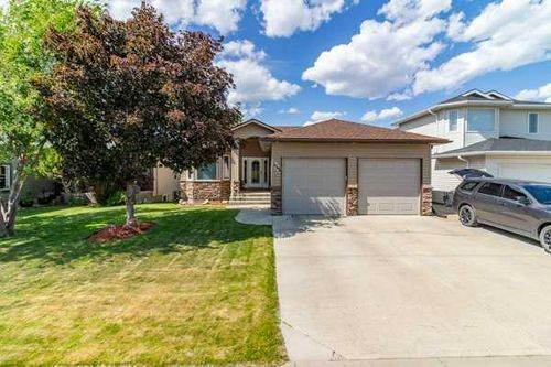122 Riverbrook Close W, Lethbridge, AB, T1K7V8 | Card Image