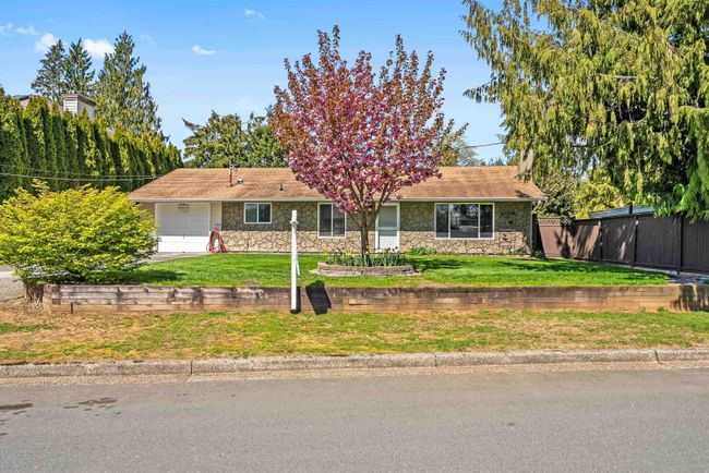 32091 Sandpiper Place, House other with 3 bedrooms, 1 bathrooms and 3 parking in Mission BC | Image 2