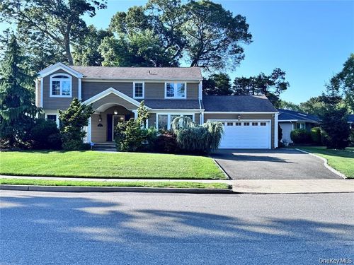 35 Moss Ln, Jericho, NY, 11753-1816 | Card Image