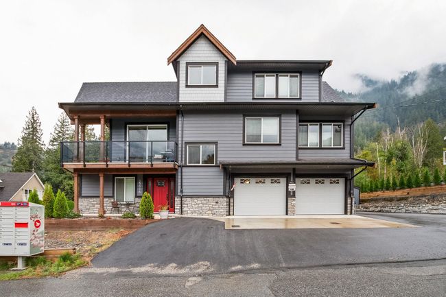 66616 Kawkawa Lake Road, House other with 4 bedrooms, 3 bathrooms and 6 parking in Hope BC | Image 4