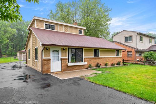 24432 Kensington St, Taylor, MI, 48180-3300 | Card Image