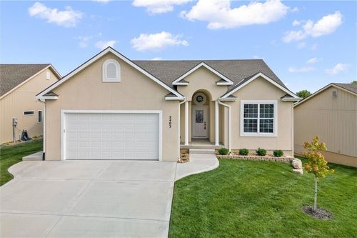 2409 Merlot Pl, Excelsior Springs, MO, 64024-8048 | Card Image