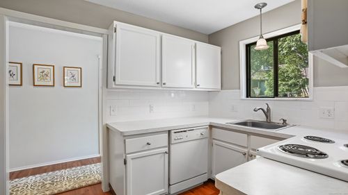 a-525 Heritage Vlg, Southbury, CT, 06488 | Card Image