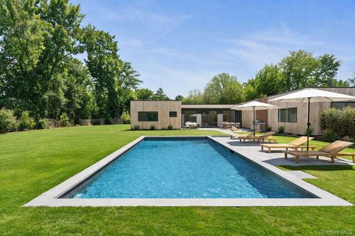 32 School St, East Hampton, NY, 11937-1610 | Card Image