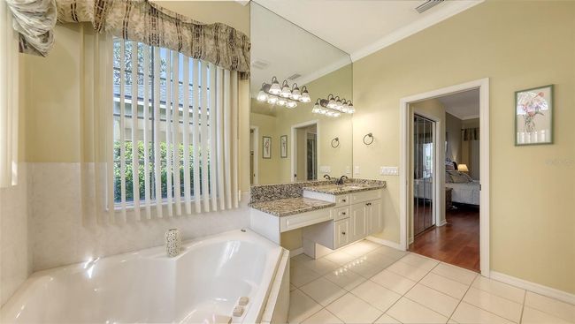 Master Bathroom | Image 35