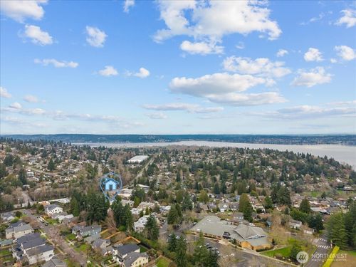 206-5225 50th Ave Ne, Seattle, WA, 98105-2872 | Card Image