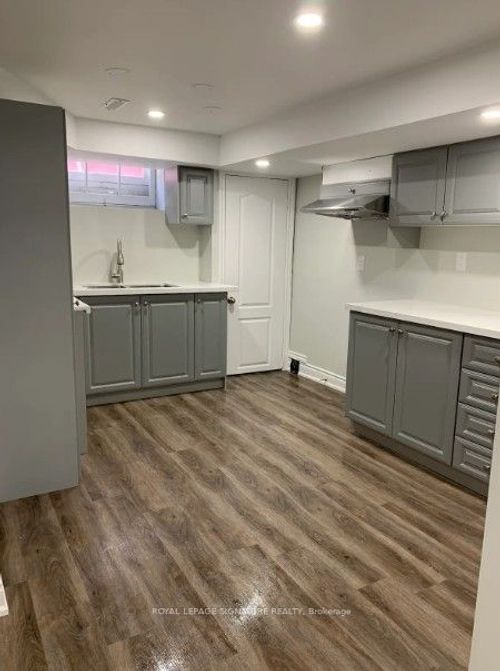 lower-317 Mohawk Rd E, Hamilton, ON, L9A2J5 | Card Image