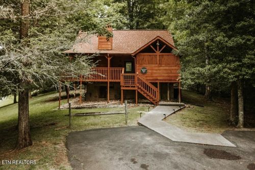 3653 Country Pines Way, Sevierville, TN, 37876-8788 | Card Image
