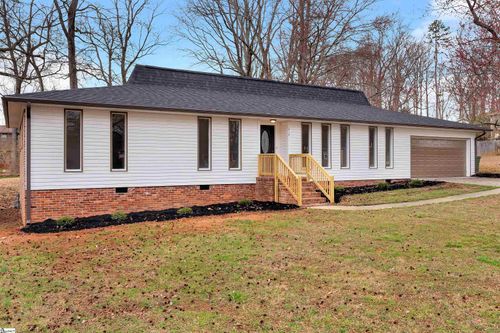 212 Barrett Dr, Mauldin, SC, 29662-2032 | Card Image