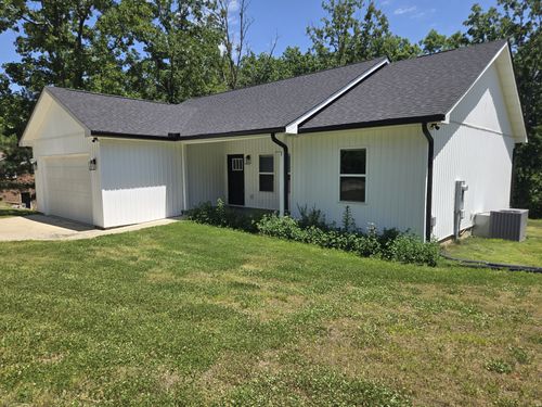 111 Friel Dr, Waverly, TN, 37185-1933 | Card Image