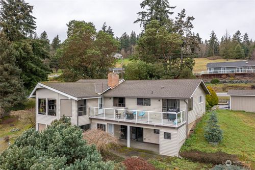 2296 Mariner Beach Dr, Oak Harbor, WA, 98277-8600 | Card Image