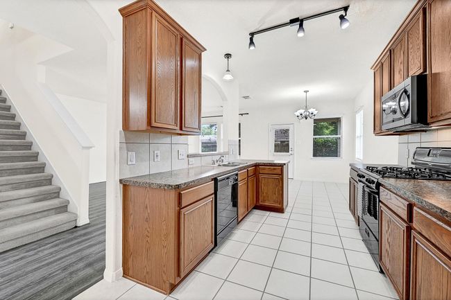 Gas stove and the refrigerator stays! | Image 9
