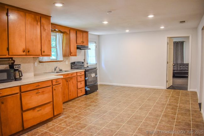 1201 N 4250 Rd, House other with 3 bedrooms, 2 bathrooms and null parking in Hugo OK | Image 5