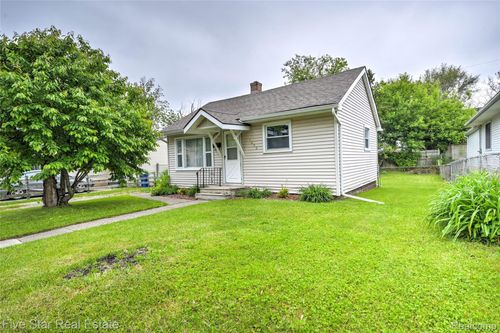 1090 Boston Ave, Waterford, MI, 48328-3710 | Card Image