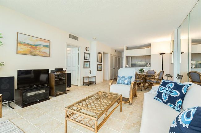UNIT-1103 - 1401 E Beach Dr, Condo with 2 bedrooms, 2 bathrooms and null parking in Galveston TX | Image 9