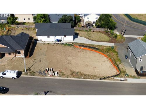 645 Boulder Loop, Creswell, OR, 97426-1400 | Card Image