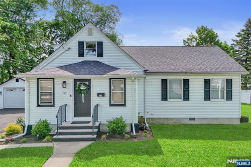 31 Andrews Pl, Pompton Plains, NJ, 07444-1601 | Card Image