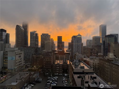 apt-1309-1105 Spring St, Seattle, WA, 98104-3518 | Card Image