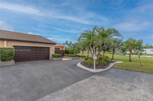 7225-7225 Coldstream Dr, Hialeah, FL, 33015-2201 | Card Image