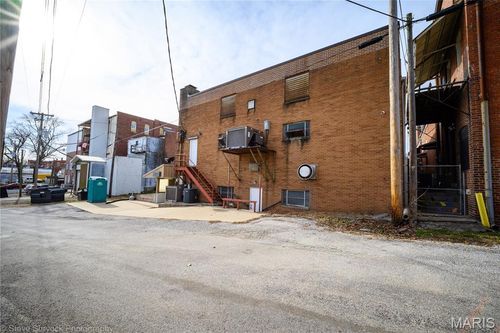 411 S Main St, Hillsboro, IL, 62049-1433 | Card Image