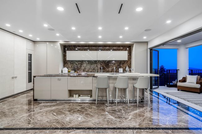 1123 Crestline Rd, House other with 6 bedrooms, 9 bathrooms and 8 parking in West Vancouver BC | Image 10