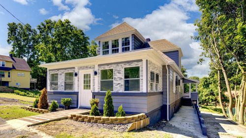 9 Mccleary Ave, Amsterdam, NY, 12010-2805 | Card Image