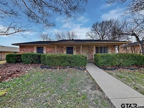 150 Valleyglen Dr, Desoto, TX, 75115 | Card Image