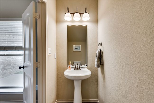 906 Chaparral Trl, Home with 3 bedrooms, 3 bathrooms and null parking in Midlothian TX | Image 17