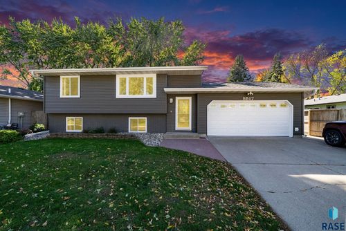 5517 W Chelsea Dr Drive, Sioux Falls, SD, 57106 | Card Image