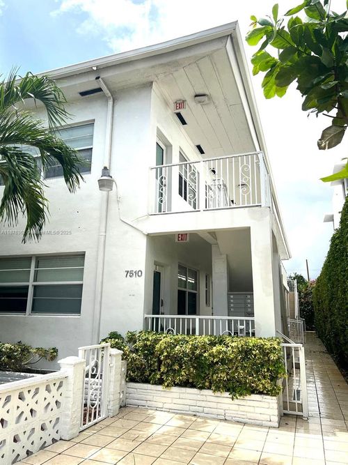 apt-3-7510 Carlyle Ave, Miami Beach, FL, 33141-2245 | Card Image