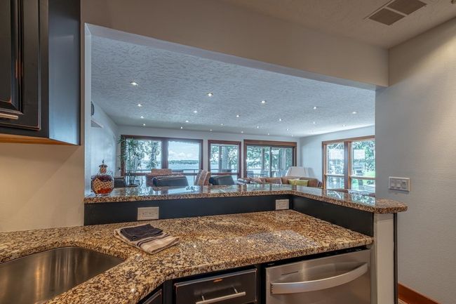 UNIT-4 - 16978 S Inner Ln, Condo with 3 bedrooms, 2 bathrooms and null parking in Spirit Lake IA | Image 6