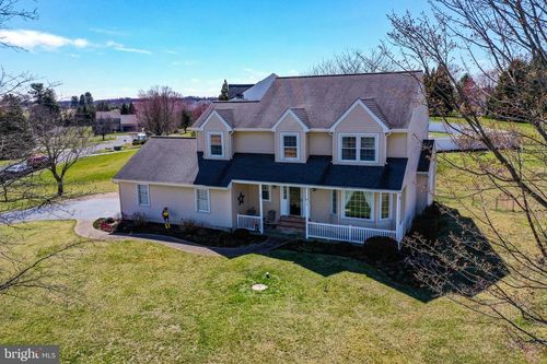 19 Ponds End Dr, Downingtown, PA, 19335-1194 | Card Image