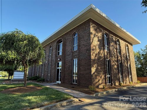 first-floor-375 10th Avenue Drive Ne, Hickory, NC, 28601 | Card Image