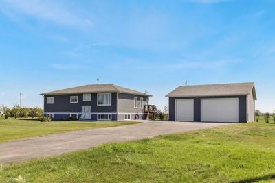 243077 Range Road 255, House detached with 5 bedrooms, 3 bathrooms and 12 parking in Wheatland County AB | Image 3