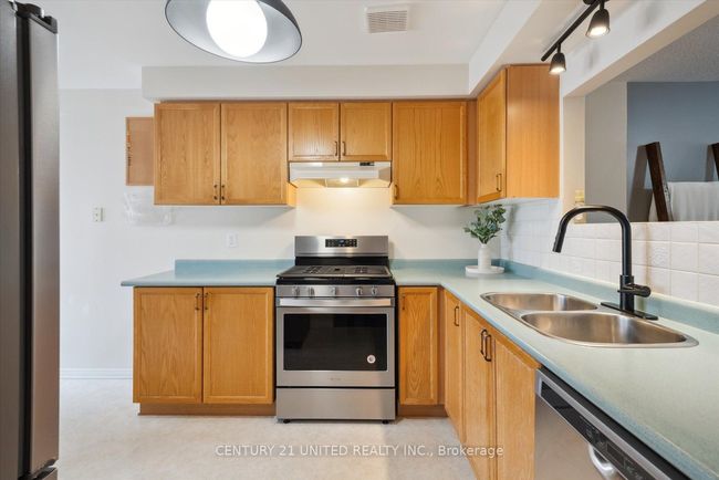 1343 Eagle Cres, House attached with 3 bedrooms, 2 bathrooms and 2 parking in Peterborough ON | Image 15