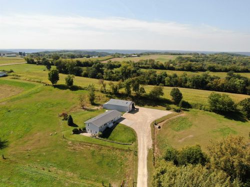 61988 Wildwood Dr, Prairie Du Chien, WI, 53821-8091 | Card Image