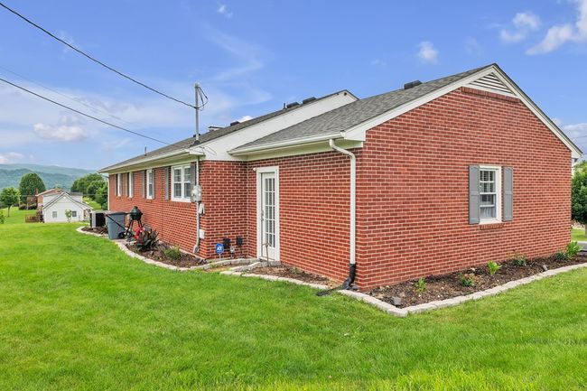 908 Middle Ave, House other with 3 bedrooms, 1 bathrooms and null parking in Marion VA | Image 7