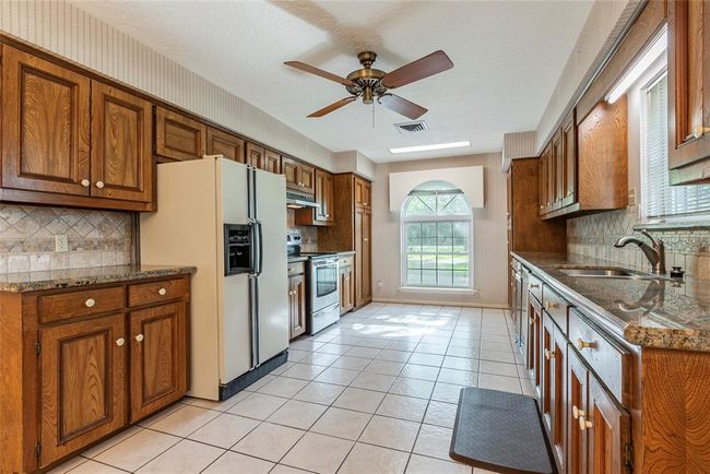 Granite countertops and an undermount stainless sink | Image 10